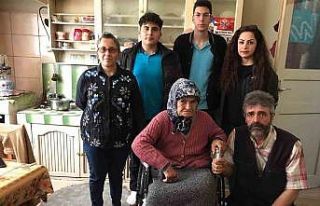 Liseden engelli vatandaşa tekerlekli sandalye