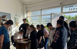 Liseli gençler, "Gençlik Haftasında"...