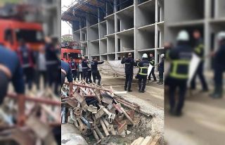 Maaşlarını alamadıkları iddia eden işçiler...