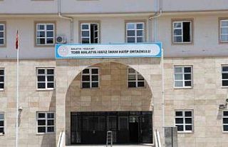 Malatya Hafız İmam Hatip Ortaokulu öğrencilerini...