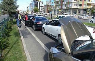 Malatya’da 5 araç birbirine girdi trafik kilitlendi