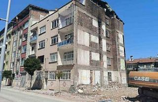 Malatya’da acil yıkılacak evlerin yıkımı sürüyor