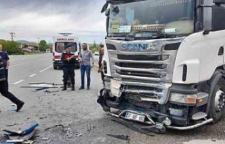 Malatya’da tır ile kamyonet çarpıştı: 1 yaralı