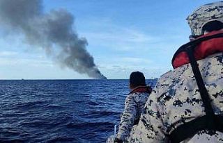 Malezya’da petrol tankerinde yangın: 3 mürettebat...