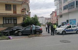 Manavgat’ta iki otomobil çarpıştı: 1 yaralı