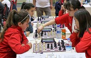 Manisa’da yapılan okul sporları satranç grup...