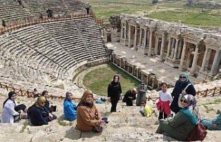 Manisalı fotoğrafçılar Pamukkale’de eğitim...