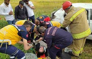 Mardin’de kontrolden çıkan otomobil takla attı:...