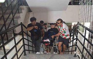 Marmaris’te vatandaşlar oy vermek için okullara...