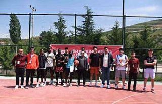 Masa tenisi ve streetball şampiyonları ödüllerini...