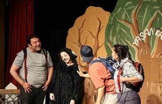 Merkezefendi Kent Tiyatrosu ‘Üç İyi’ oyununu...