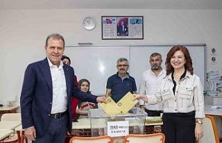 Mersin’de belediye başkanları oylarını kullandı