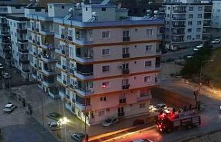 Mersin’de yağmur etkili oldu, onlarca araç sular...