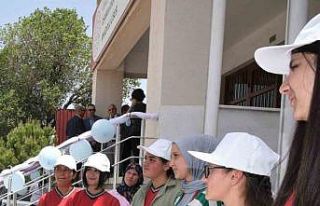 Meslek lisesi öğrencileri yılsonu yardım etkinliğinde...