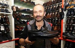 Metin Aydos, 49 yıldır el emeği ayakkabı üretiyor