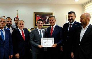 Milletvekili Sarıgül mazbatasını aldı