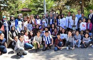 Minikler, depremzedelere destek için yarıştı