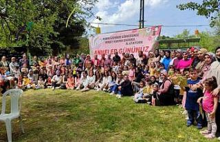 Miniklerden Anneler Günü kutlaması