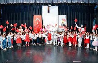 Miniklerin yılsonu gösterisi büyük beğeni topladı