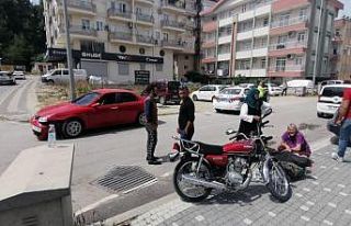 Motosiklet otomobille çarpıştı: 1 yaralı