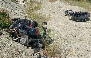 Motosiklet şarampole yuvarlandı: 1 ölü