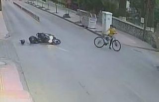 Motosikletli genç, bisikletli çocuğa çarpmamak...