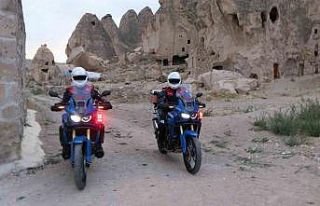 Motosikletli jandarma timleri tarihi mekanlarda kuş...
