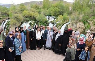 Muradiye Belediyesinden anneler günü programı