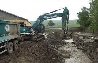 Muş’taki sel felaketinin yaraları sarılıyor