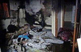 Müstakil evde çıkan yangında 2 kişi dumandan...