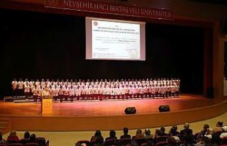 NEVÜ’lü hemşire adayları üniformalarını giydi