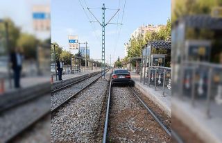 Normal yol diye tramvay yoluna giren sürücü alkollü...