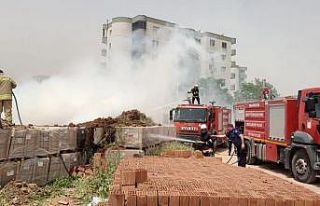 Nusaybin’de yanan motosikletin üstüne kepçeyle...