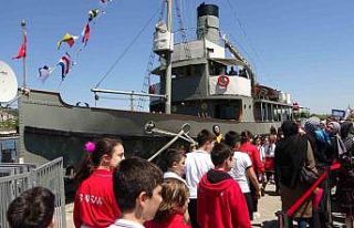 Nusret Mayın Gemisine Kocaeli’de yoğun ilgi