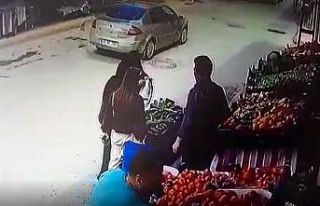 O anlar kamerada: Bir kadına tokat attı, diğer...