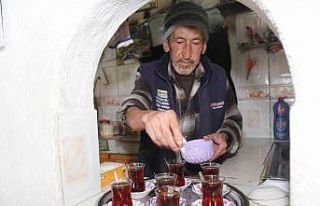 Odun ateşinde asırlık çay keyfi