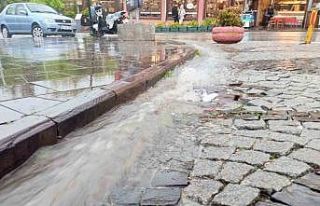Odunpazarı sokakları sular içinde kaldı