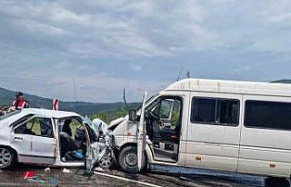 Öğrenci servisi ile otomobil çarpıştı: 1 ölü,...