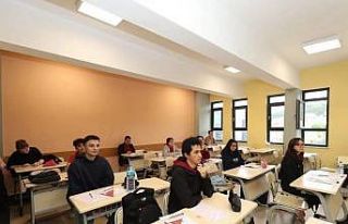 Öğrenciler deneme sınavında ter döktü