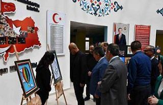 Öğrenciler eserlerini sergiledi