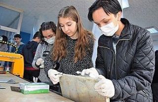 Öğrenciler İHA üretmeyi ve kullanmayı öğreniyor