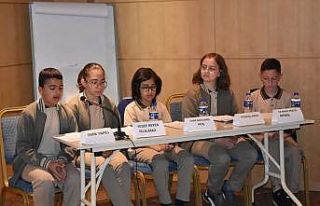 Öğrenciler, sözde Ermeni soykırımı yalanını...