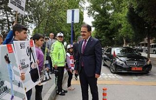 Öğrenciler trafik polisi oldu, trafik kurallarına...
