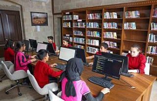 Öğrencilerden Paşa Konağı Halk Kütüphanesi’ne...