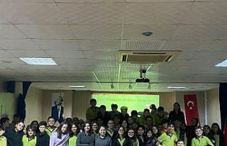 Öğrencilere geri dönüşüm eğitimi