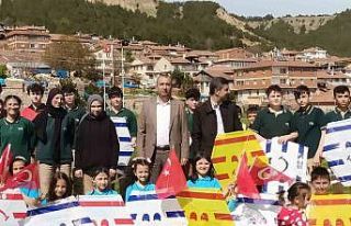 Öğrencilerin uçurtma şenliği renkli görüntülere...
