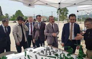 Öğretmen ve öğrenciler ürünlerini sergiledi