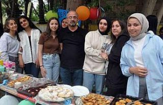 Öğretmen ve öğrencilerden bahar şenliği