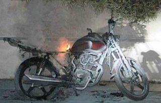 Okul bahçesindeki motor yangını alarma geçirdi