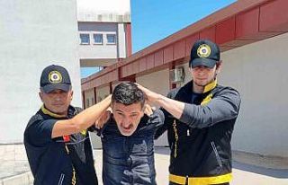 Ölmüş akrabasının fotoğrafına küfreden şahsı...